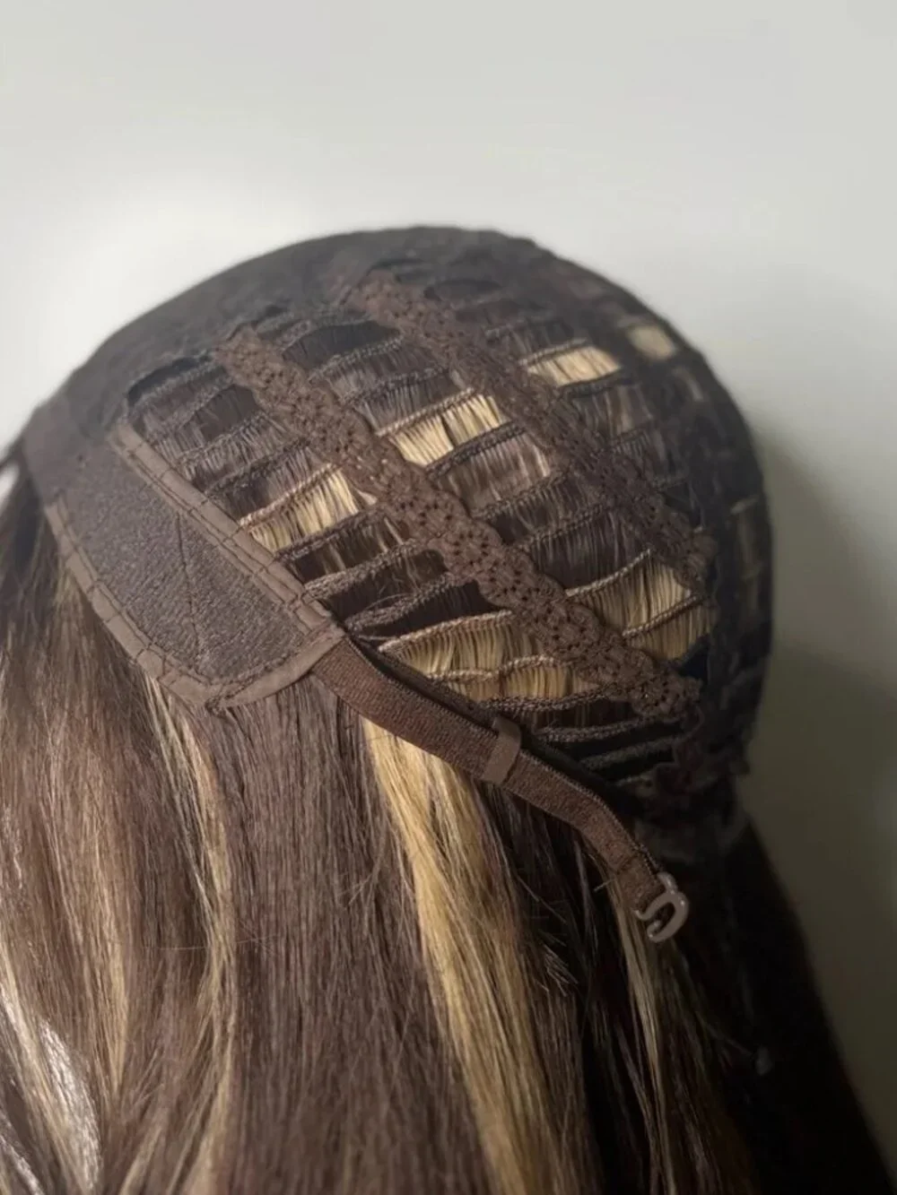 Long Brown Balayage Wig Curtain Bangs 26” Wavy Brown Highlighted Caramel Blonde